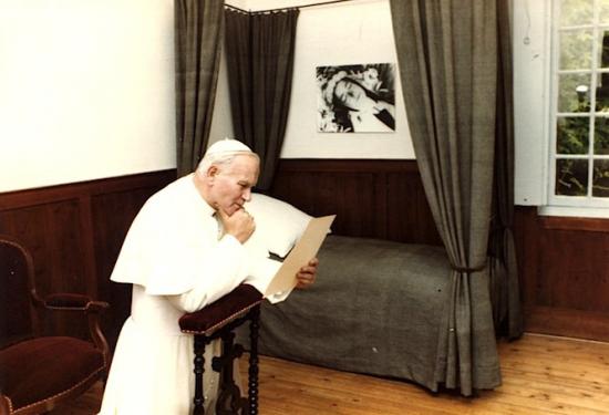 Lisieux, Jean-Paul II en 1980 à l'infirmerie du Carmel