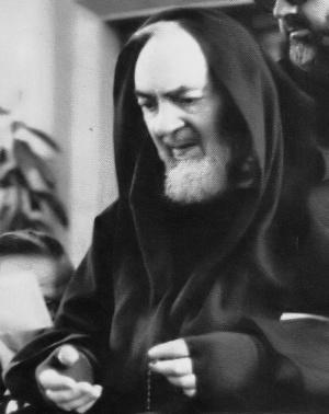 Padre Pio et chapelet