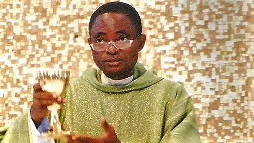 Père John Adeyi, Prêtre catholique nigérian