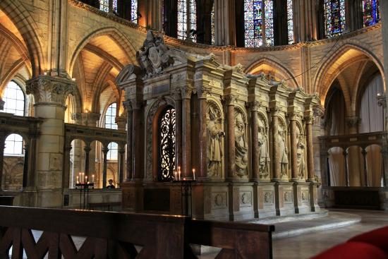 Tombeau de Saint Rémi, Evêque de Reims, ayant baptisé Clovis Ier