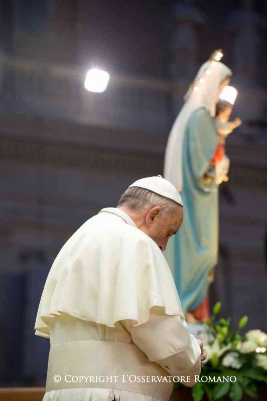 Pape francois en priere marie jesus parousie over blog fr